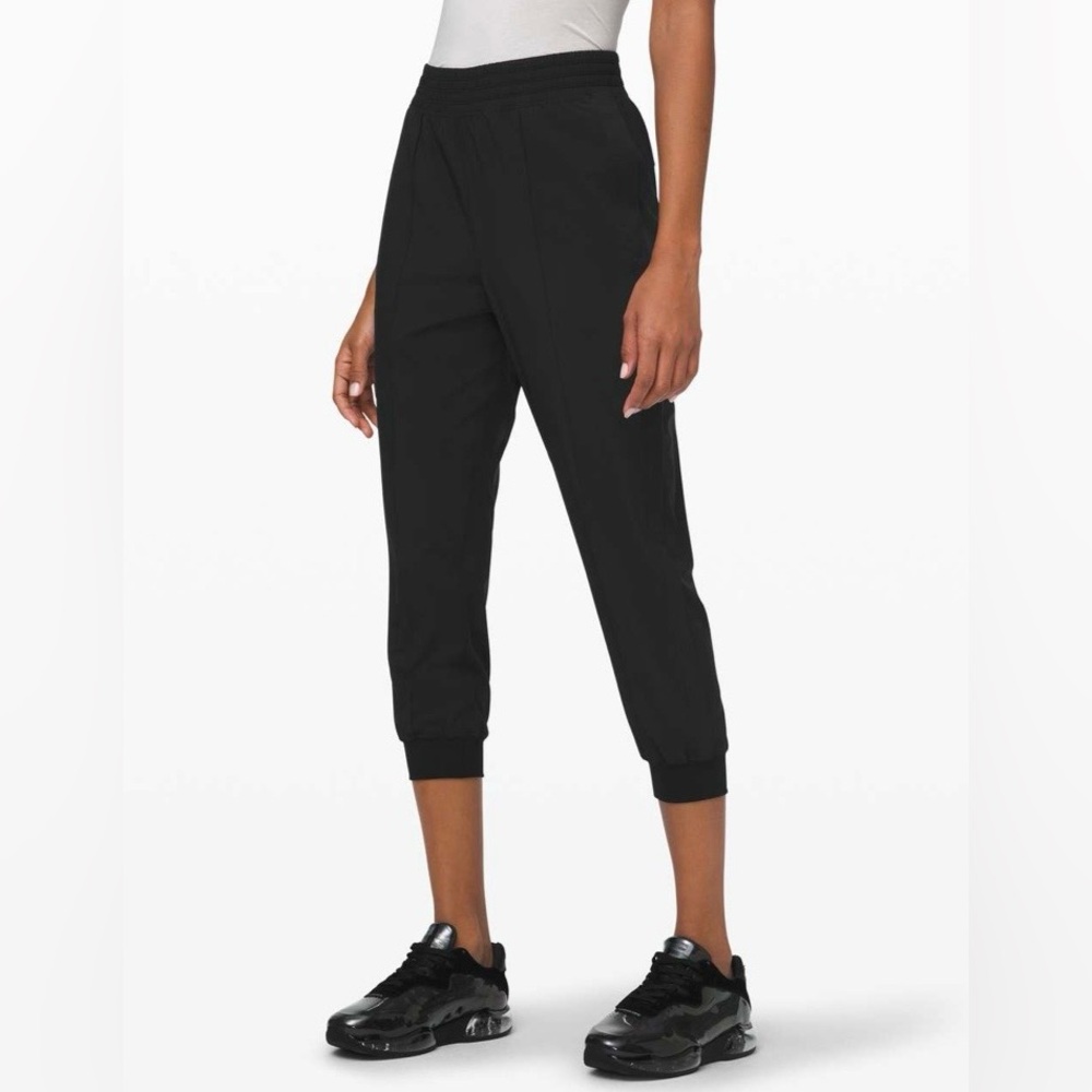 Lululemon Wanderer Cropped Jogger - Black - Size 10